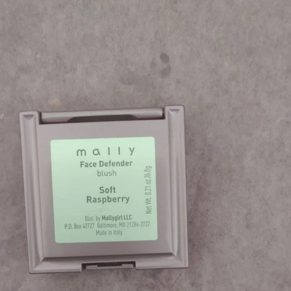 Mally Beauty Soft Raspberry Color Face Defender Sleek Compact Bundle 6 For $24 - Picture 3 of 5